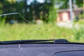 How Temperature Affects Windshield Cracks